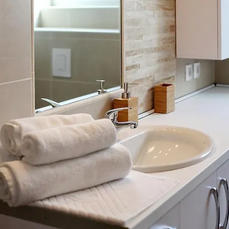 Luxury Apartments Sikiric With Fantastic View On The Sea Daire
