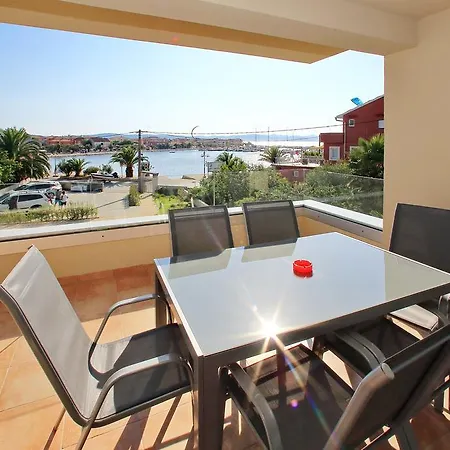 Luxury Apartments Sikiric With Fantastic View On The Sea Daire *